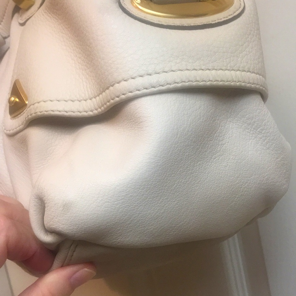 Beautiful “Vanilla” Sueded Leather Shoulder Bag - Picture 5 of 13